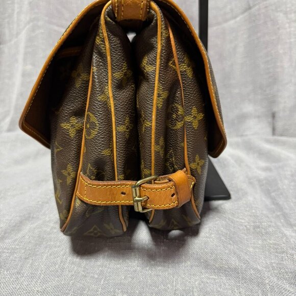 **Authentic** Louis Vuitton Saumur 30 - Picture 8 of 15